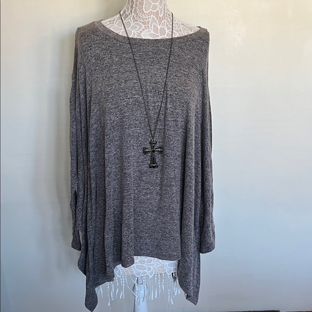 Suzanne Betro SIMPLE Flowy gray knit top